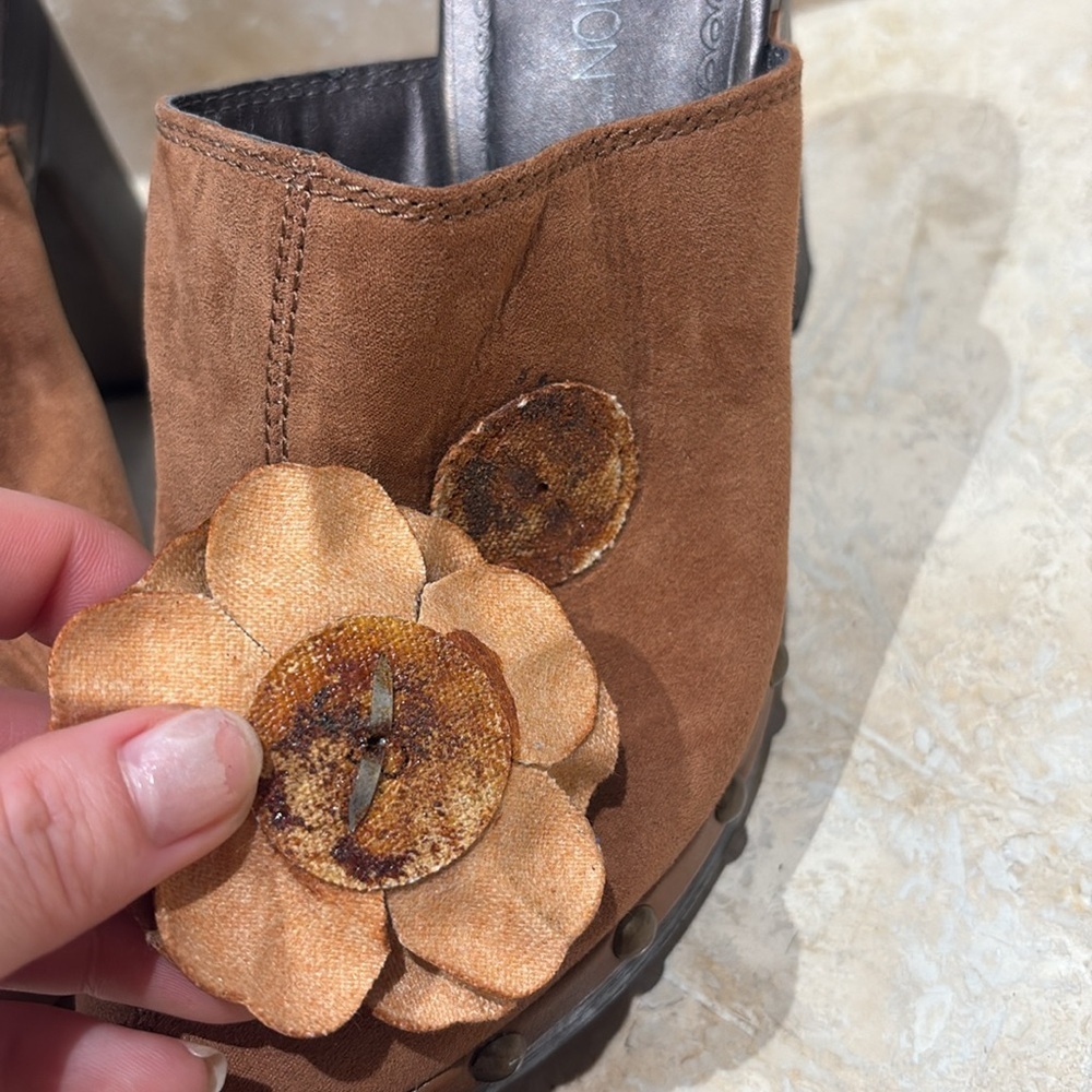 Suede clogs - Picture 7 of 7